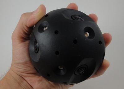Американская компания Bounce Imaging разработала новую цифровую камеру с шестью объективами в виде мячика