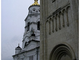 золоченый купол Успенского кафедрального собора во Владимире
