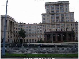 фасад главного корпуса института в сталинском здании