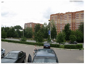 городская автомобильная дорога между высотными жилыми домами и Домом культуры Мир в Домодедово