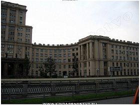 общий вид главного корпуса института в сталинском здании