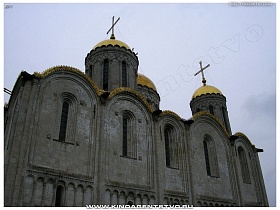 декорировано каменная резьба стен знаменитого Успенского собора во Владимире
