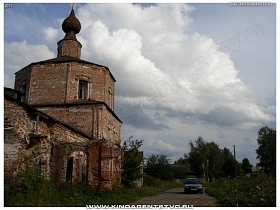 купол разрушенной церкви у дороги в Переславле рядом с Никольским монастырем
