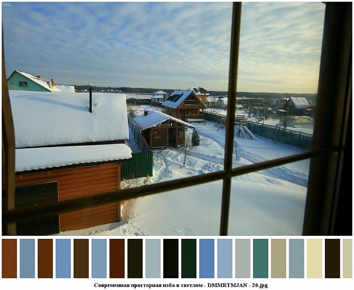 вид из окна спальной комнаты на придомовой участок под снегом с деревянными постройками