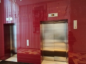 Двери лифтовых шахт в элитном подъезде Location for shooting in Moscow:  Modern Elite Entrance in Moscow,  elevators doors