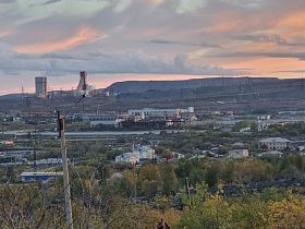 Вид на рудникик из городка на Севере 20230909_195811.jpg