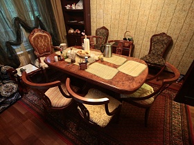 обеденный стол со стульями
