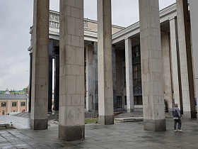 Гигантское здание СССР