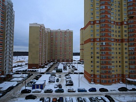 квартал Новостроек с красивыми современными высотными зданиями