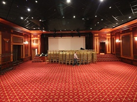 Зал частного кинотеатра