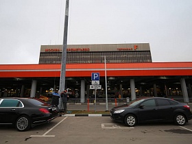Центральный вход в терминал F, Шереметьево-2