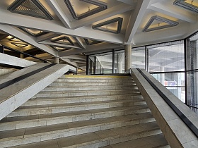 Хай тек Лестница в фантастическом стиле во Дворце Культуры