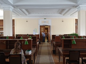 Старинный читальный зал в Советском стиле