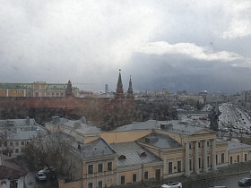 Вид на Кремль из окна зала