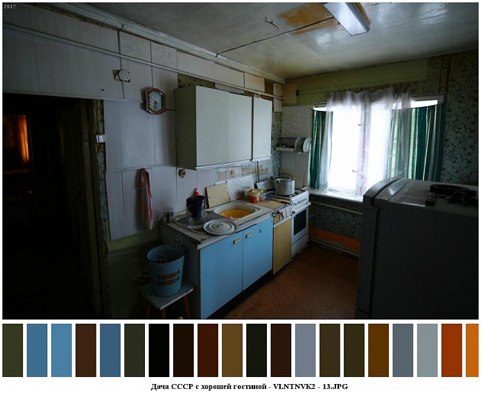 общий вид на кухню с мебелью на даче времен СССР