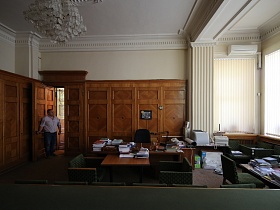 Кабинет СССР с деревянными панелями на стенах в Сталинском институте