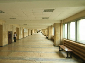 Длинный коридор института