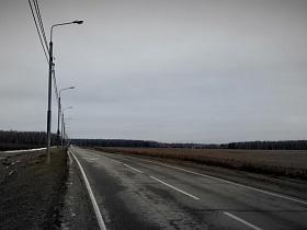 Дорога через поле с фонарями ЮГОЗАПАД 20200119 (2).jpg