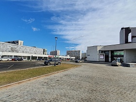 Площадь перед конструктивистским зданием