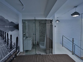 Лофт светлый, вид из лофт спальни на ванну, рисунок на стене в спальне