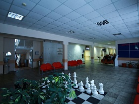 места для зрителей шахматных игр в красивой школе эпохи СССР